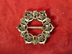 BR-11E Brooch with crowns - with emeralds