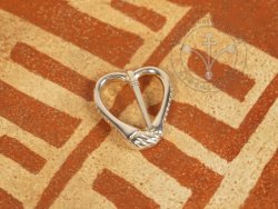 BR-18 Heart shaped brooche - SILVER PLATED